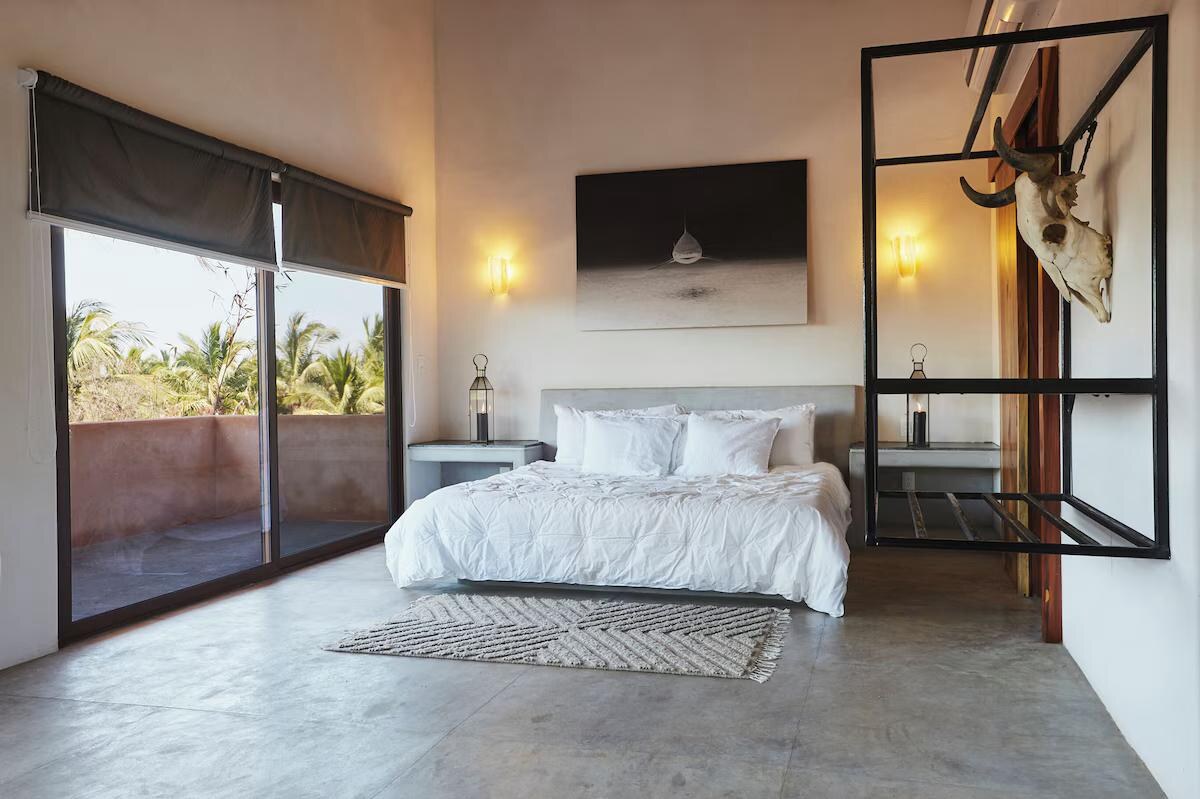 Vaulted suite with balcony over the palms